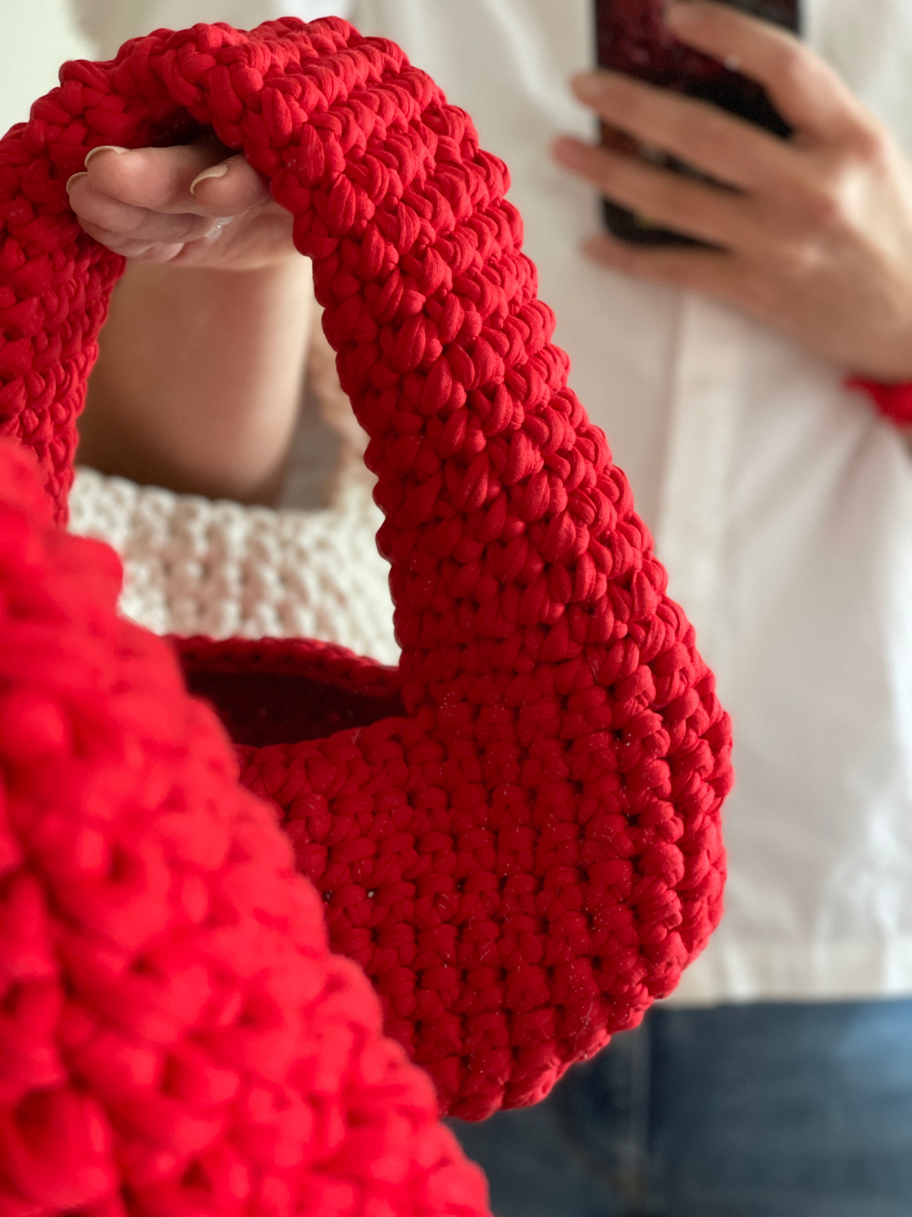 Wunderschöne Detailaufnahme der Haekeltasche rot Sommertasche von Kathis shoes