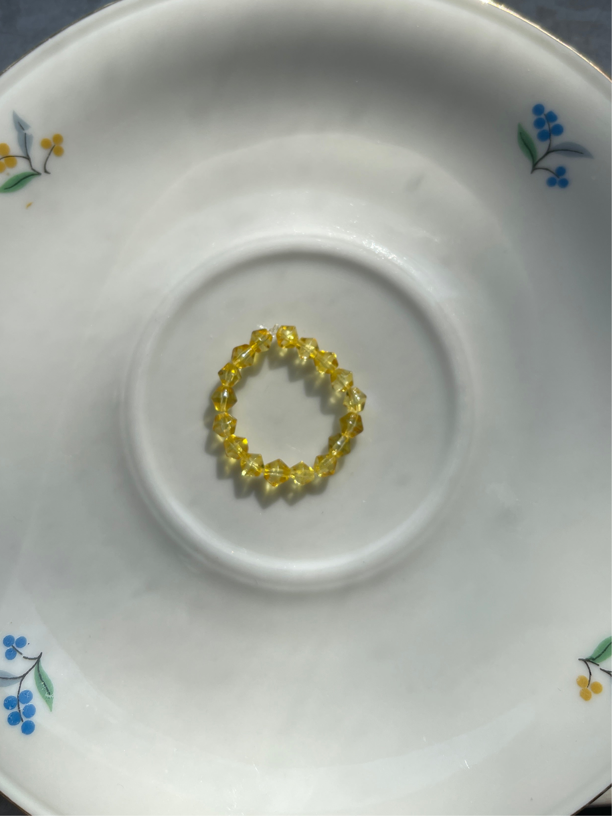 Ring aus Perlen gelb Kathis shoes