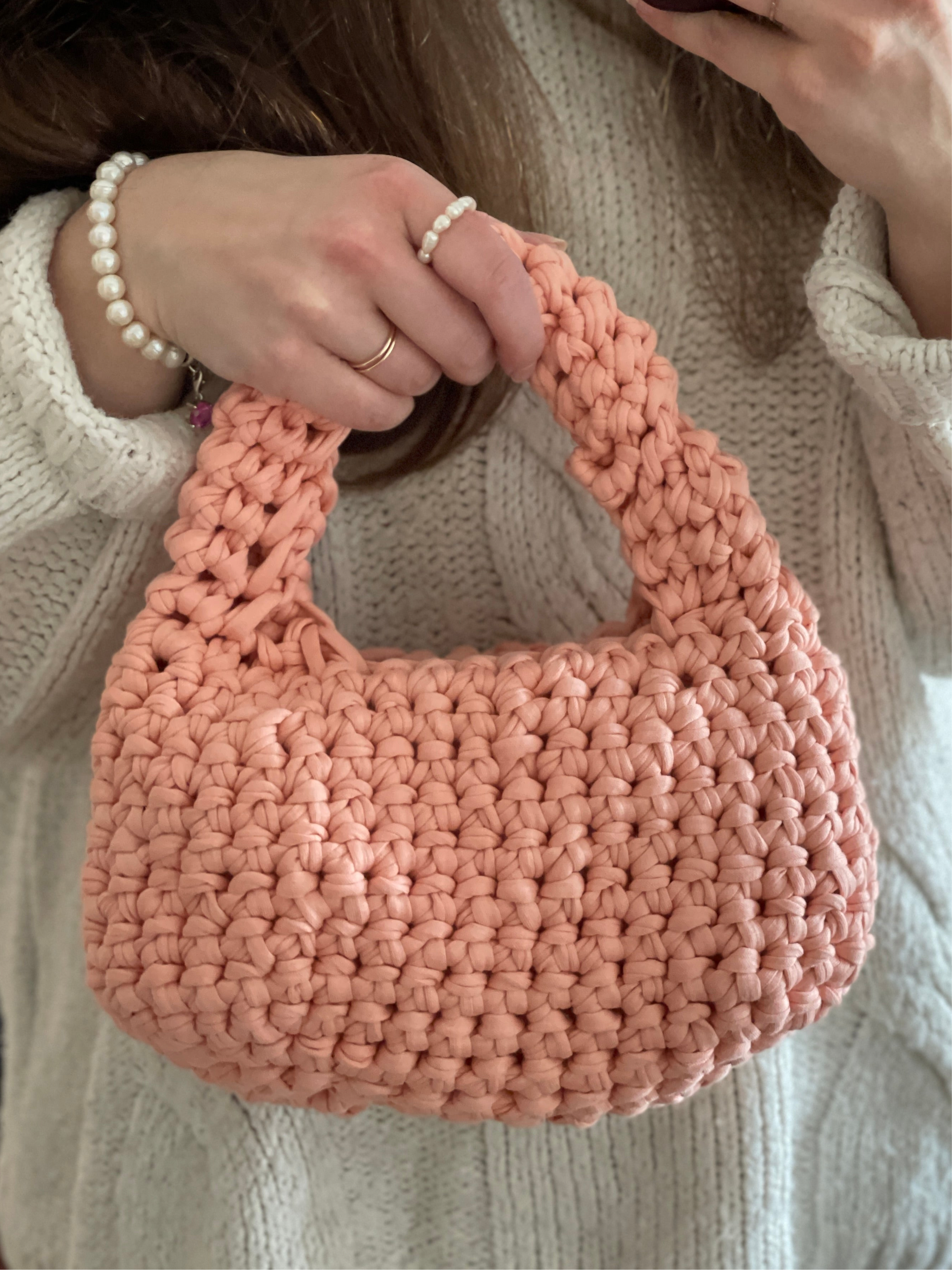 Trendige Häkeltasche – nachhaltige Crochet Bag für modebewusste Frauen, die ideale Brauttasche zur Hochzeit