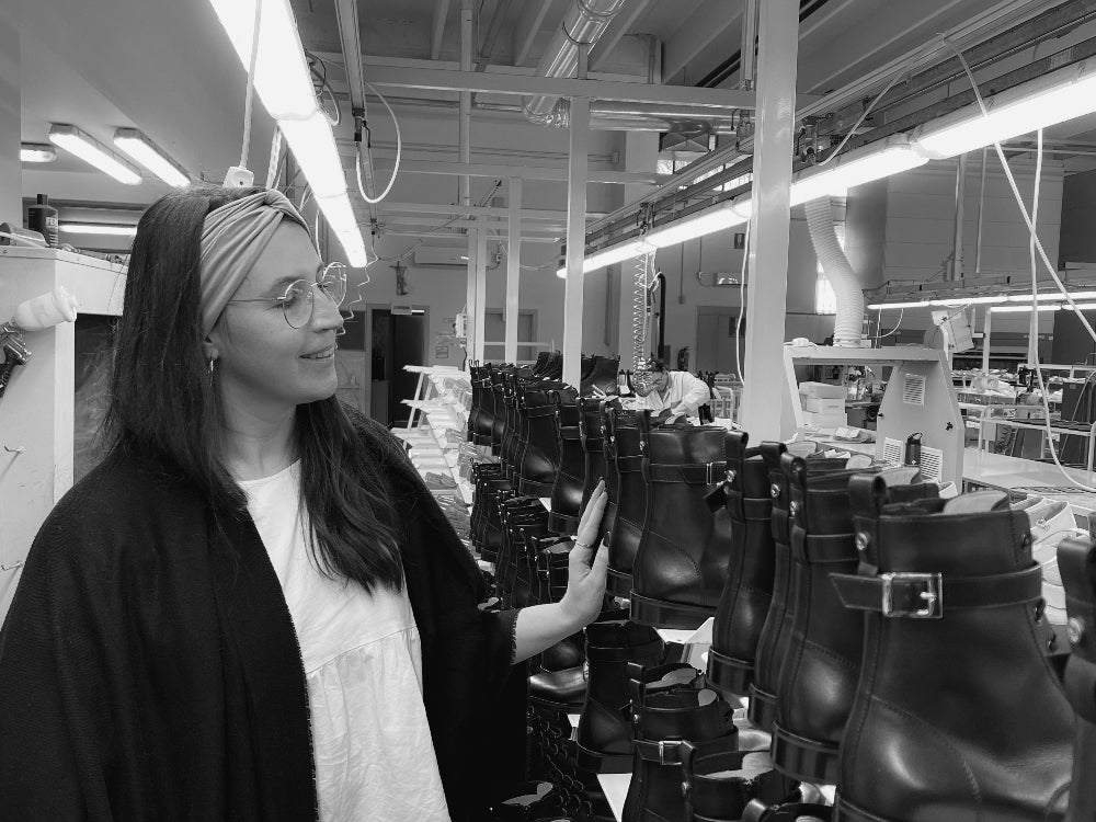 Katharina Rühl in der Produktion von Kathis Shoes in Italien