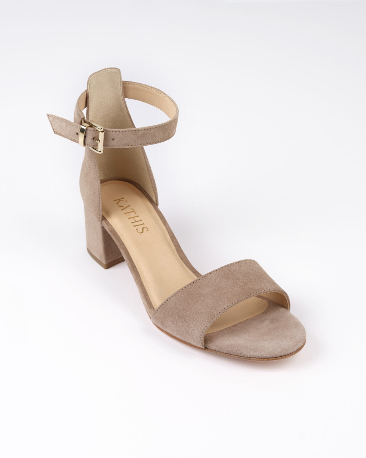 Schrägansicht des No.03 Sandalette in Taupe