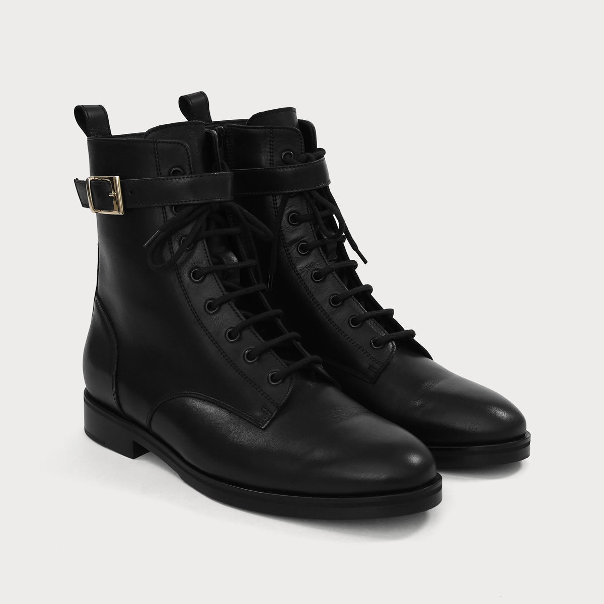 Schrägansicht des No.02 Schnürboot