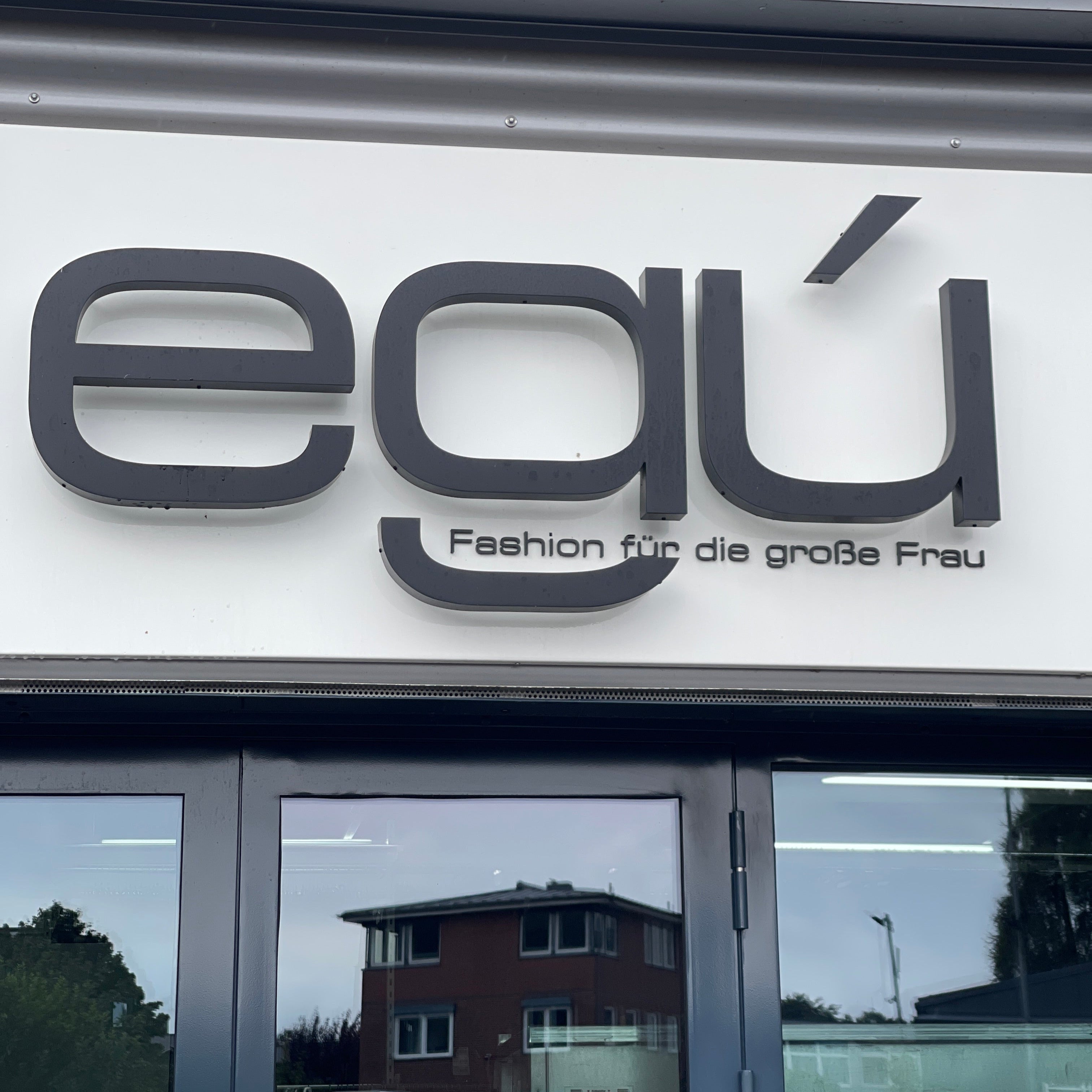 Egü Kiel – Geschäft für große Frauen Mode und Kathis Shoes Damenschuhe in Übergrößen