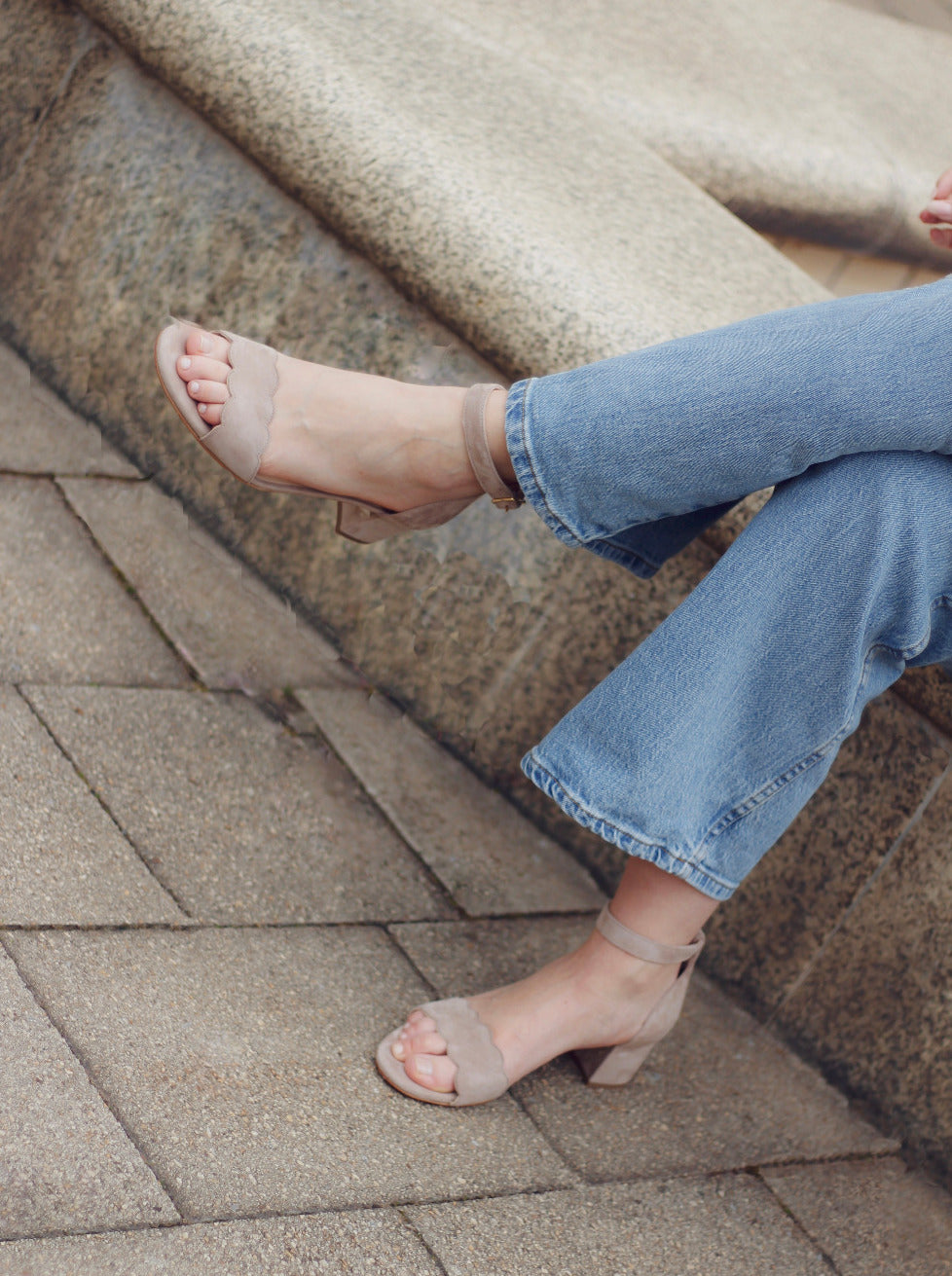 Nachhaltige, handgefertigte Sandaletten in Größe 43 bis 44, aus feinstem italienischem Leder – perfekt für Hochzeiten, Sommerlooks oder elegante Abendgarderobe.