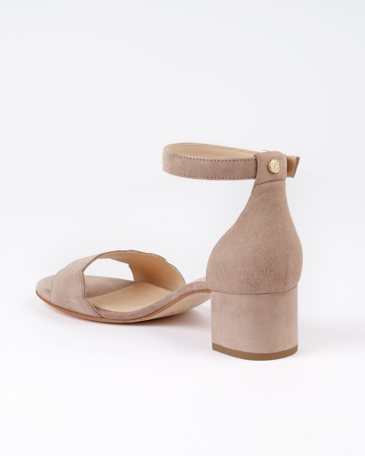 Rückansicht der No.04 Sandalette in taupe
