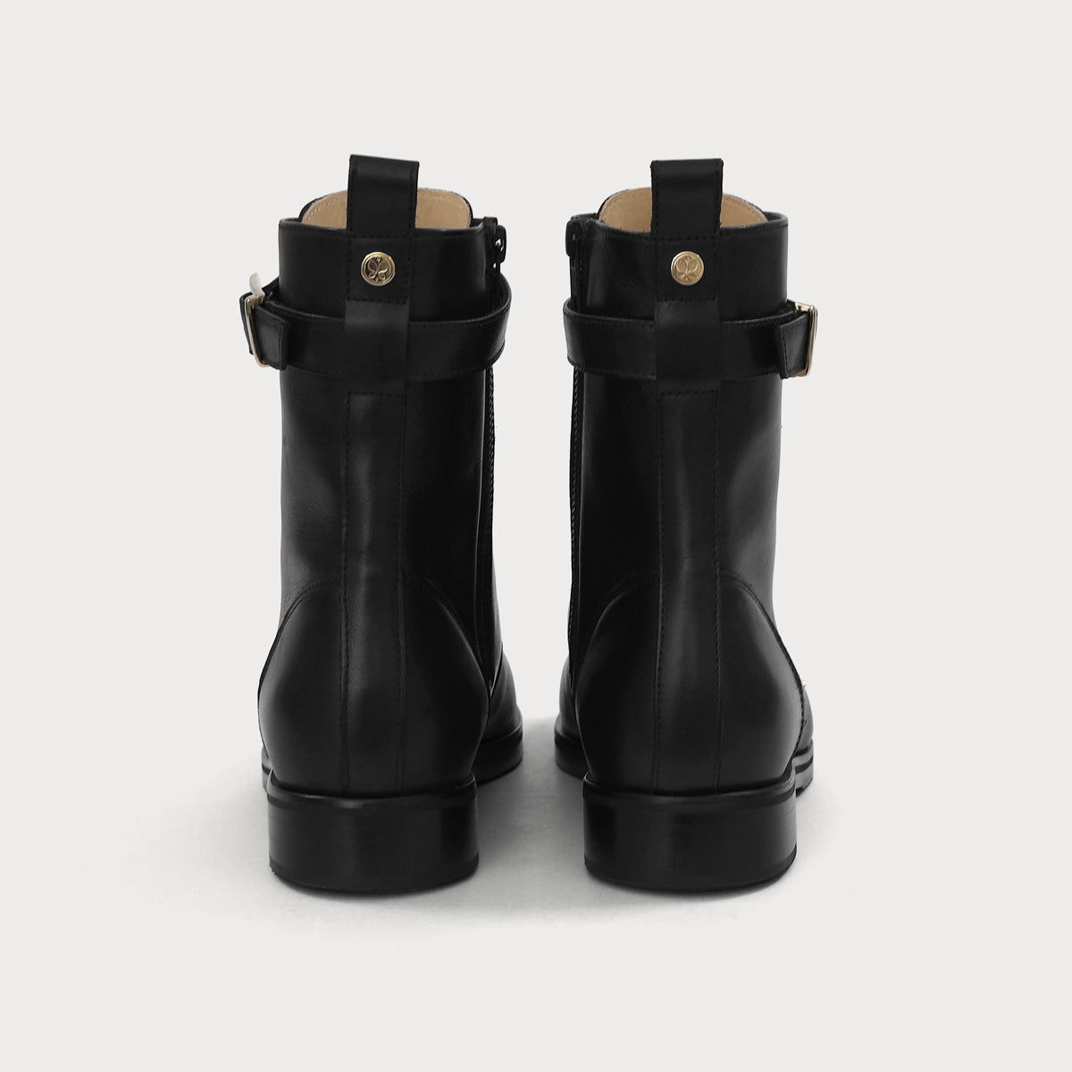 Rückansicht des No.02 Schnürboot 
