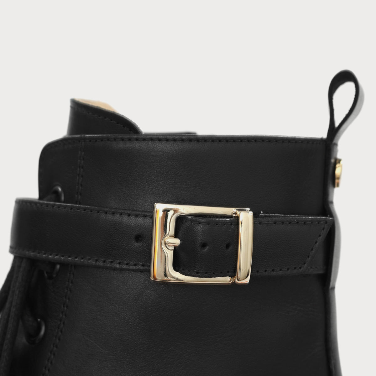 Detail der Schnürung des No.02 Schnürboot 