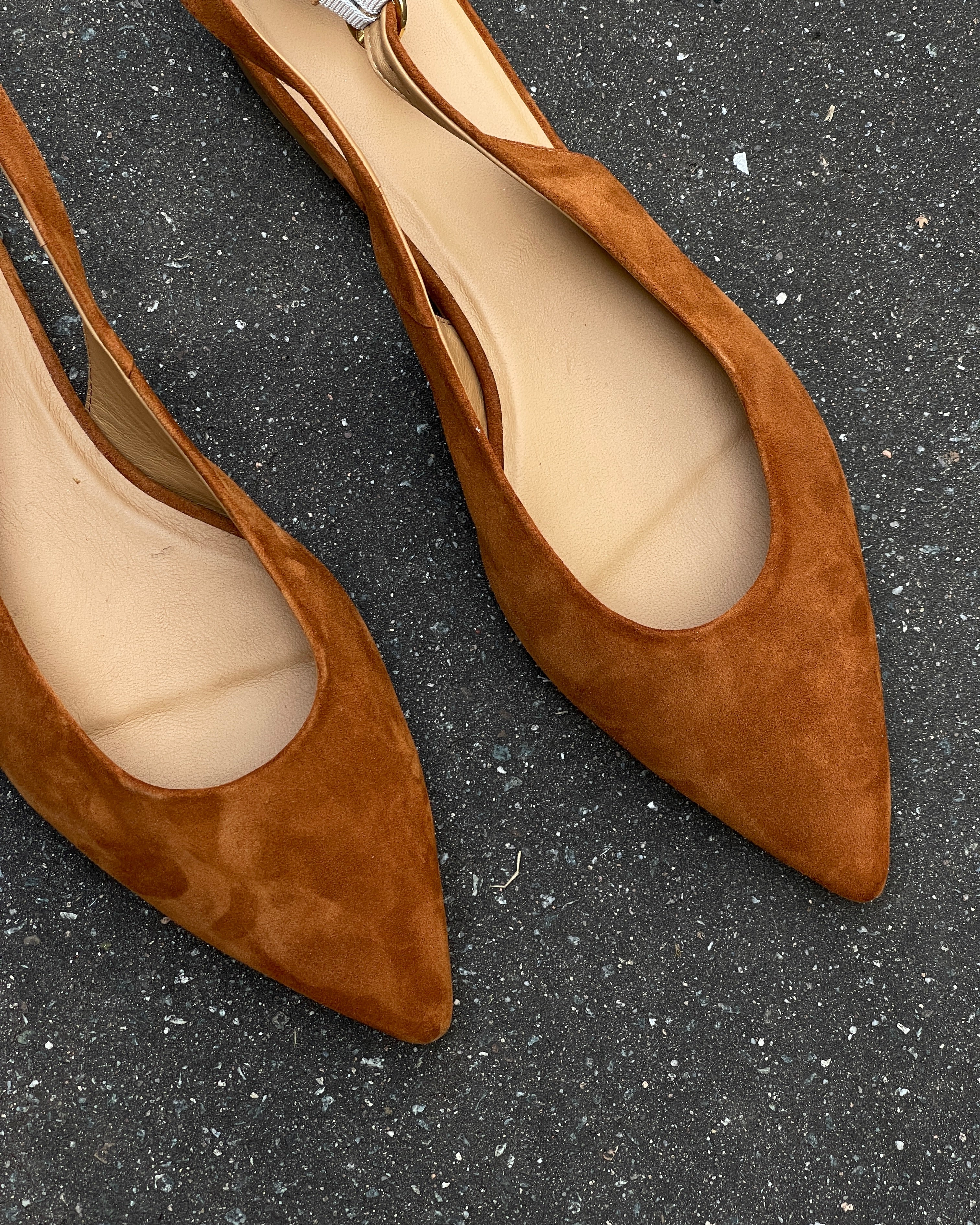 Slingback Ballerinas Cognac Seitenprofil elegante Form offene Ferse