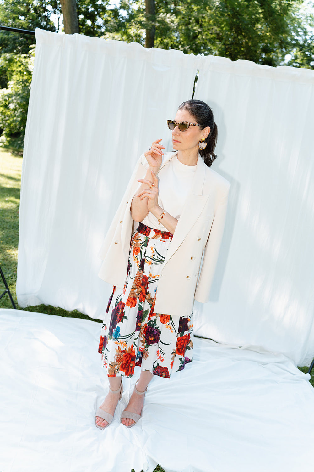 Sommeroutfit mit eleganten Ledersandaletten für Damen in den Größen 42 bis 46